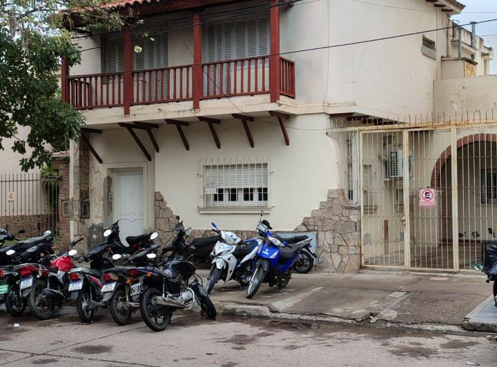 Casa · 242m² · 8 Ambientes · 1 Cochera