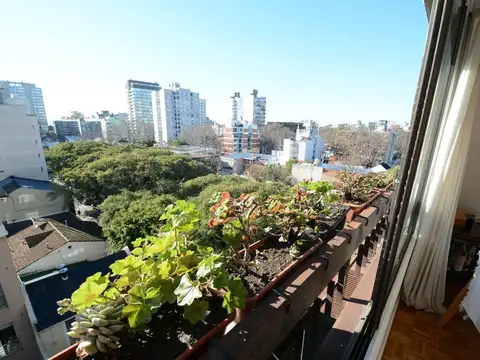 En la entrada a la isla de olivos- luz y vista- 3 ambientes con balcón al frente