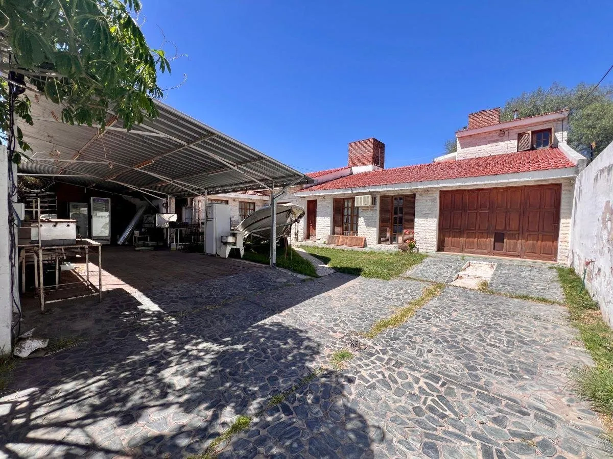 CASA 4 HAB. + MONOAMBIENTE EN ALTO ALBERDI