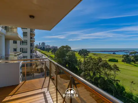 Departamento de categoría, con vista al mar y al golf de playa grande