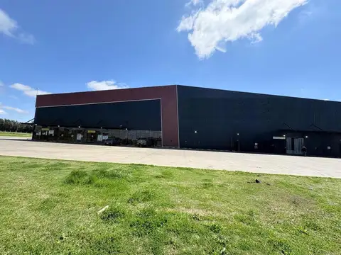 3,080 m2 deposito de 1° linea sobre 90,000 m2 de terreno con frente a 2 rutas.-
