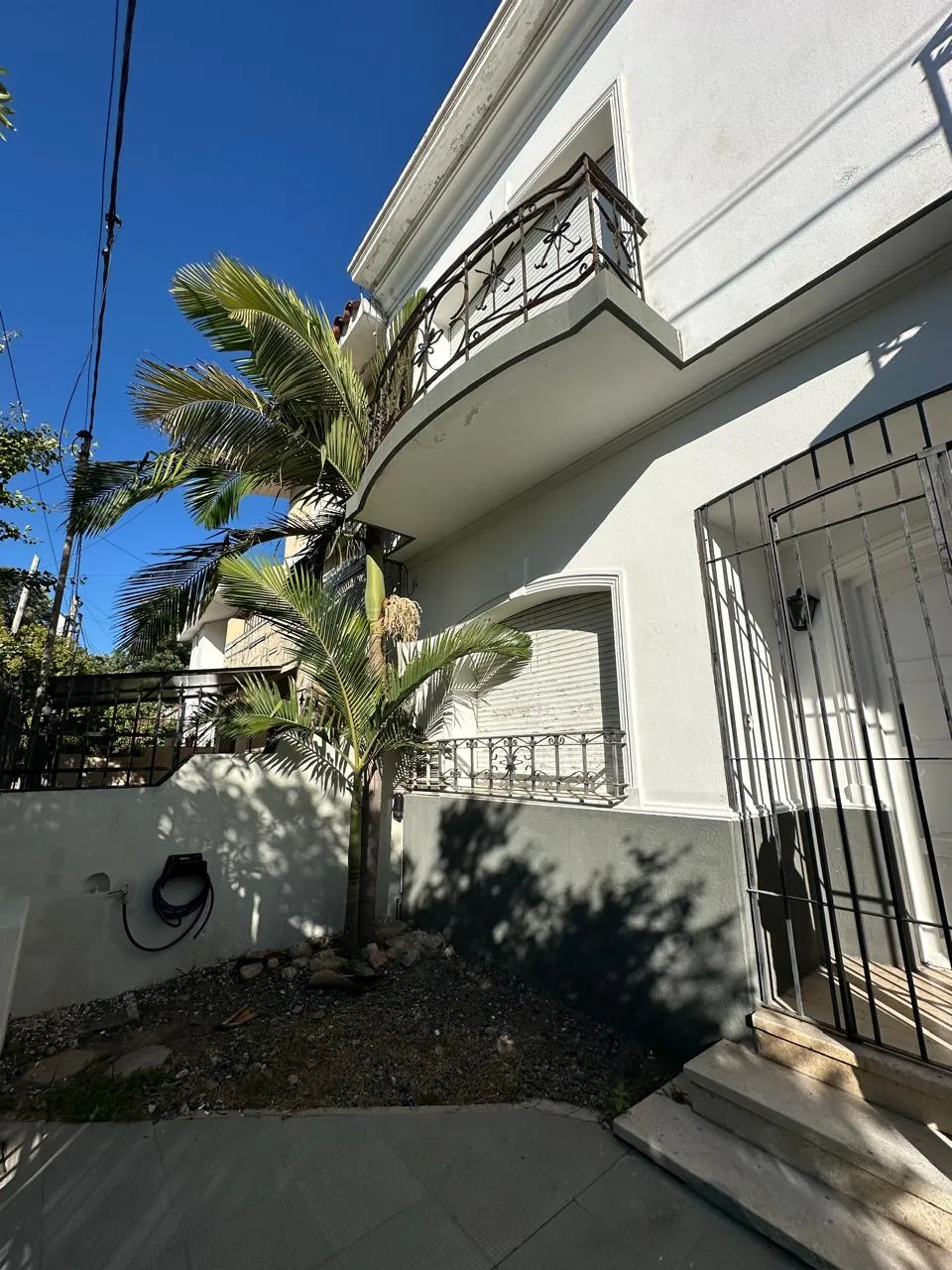 CASA DE 5 DORMITORIOS PARA USO COMERCIAL