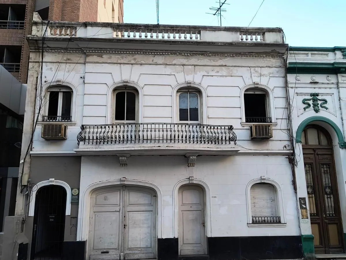 CENTRO_ 9 DE JULIO AL 700 CASONA A RECICLAR DE 230 M2 CUBIERTOS