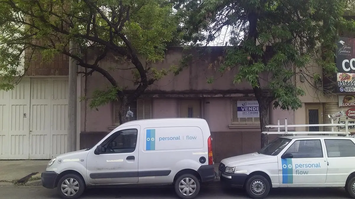 VENDO CASA A RECICLAR-B° ALBERDI