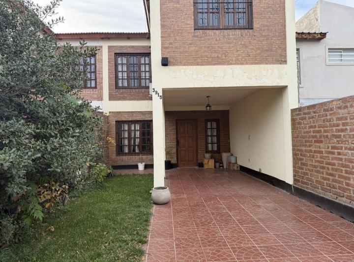 Casa · 180m² · 5 Ambientes · 2 Cocheras