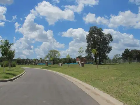 Lote en venta barrio santa lucía - pilar del este