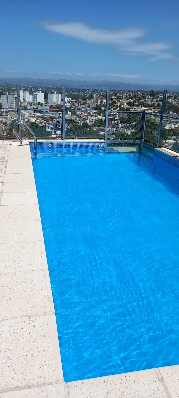 SE ALQUILA HERMOSO DEPARTAMENTO CON GRAN BALCÓN