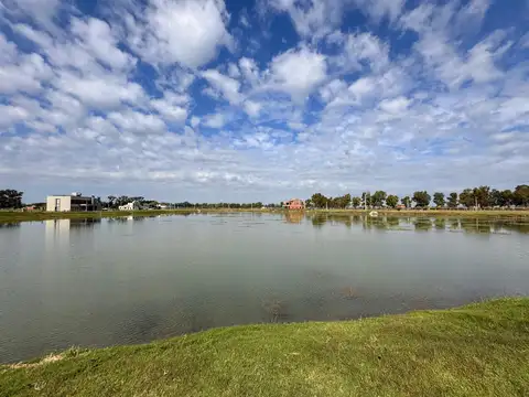 Lote en venta a la laguna en fincas de san vicente