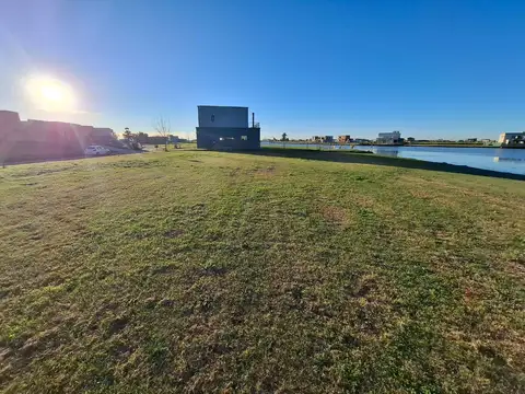 Lote a la laguna en venta santa clara al sur