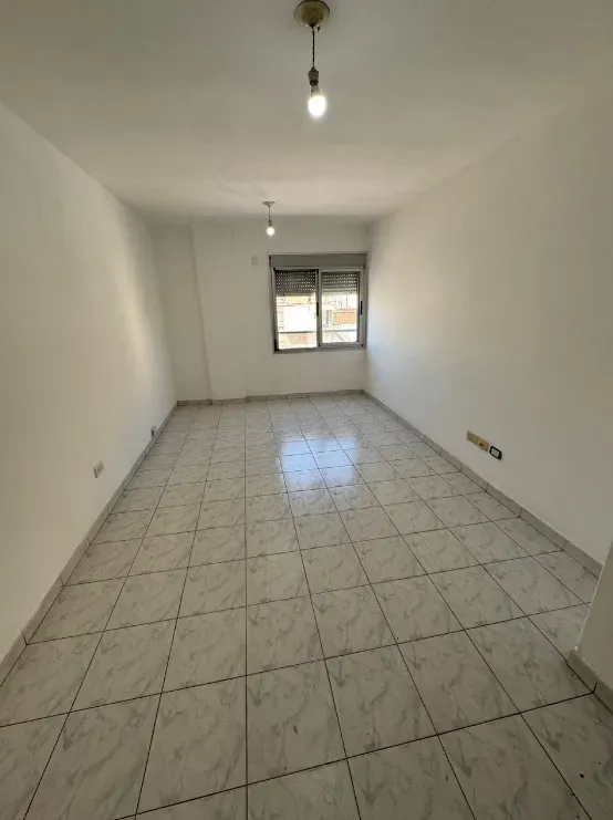 Imperdible depto en pleno centro: 2 dorm al frente – San Jerónimo 351