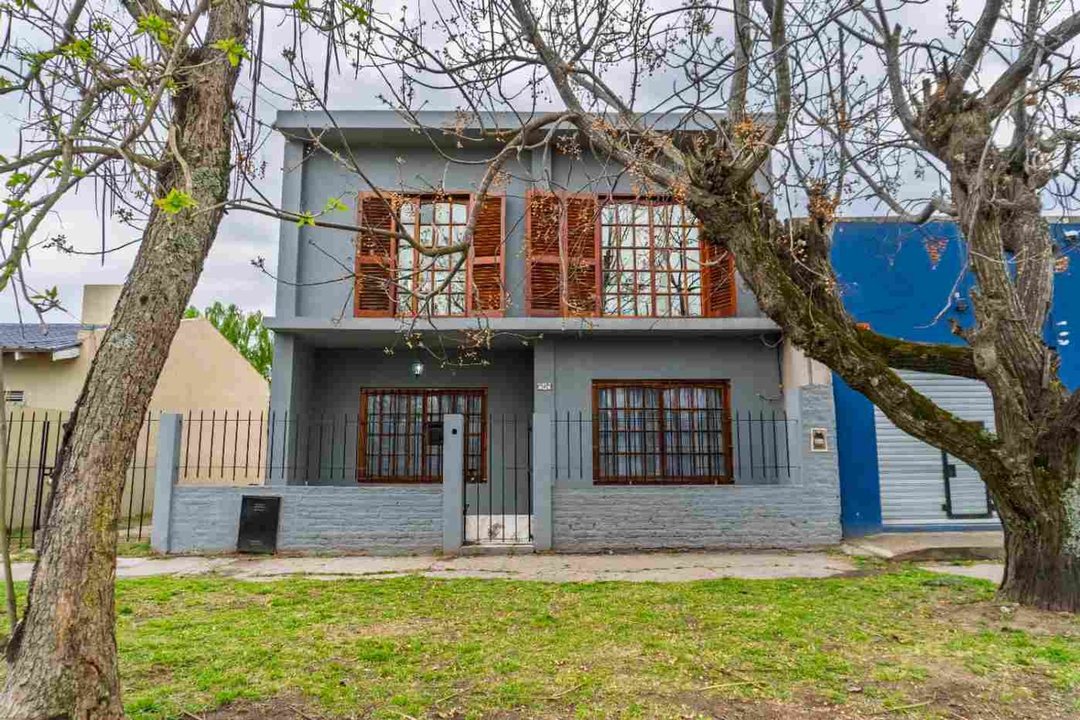 CASA EN VENTA SAN VICENTE PARQUE AMPLIO Y QUINCHO