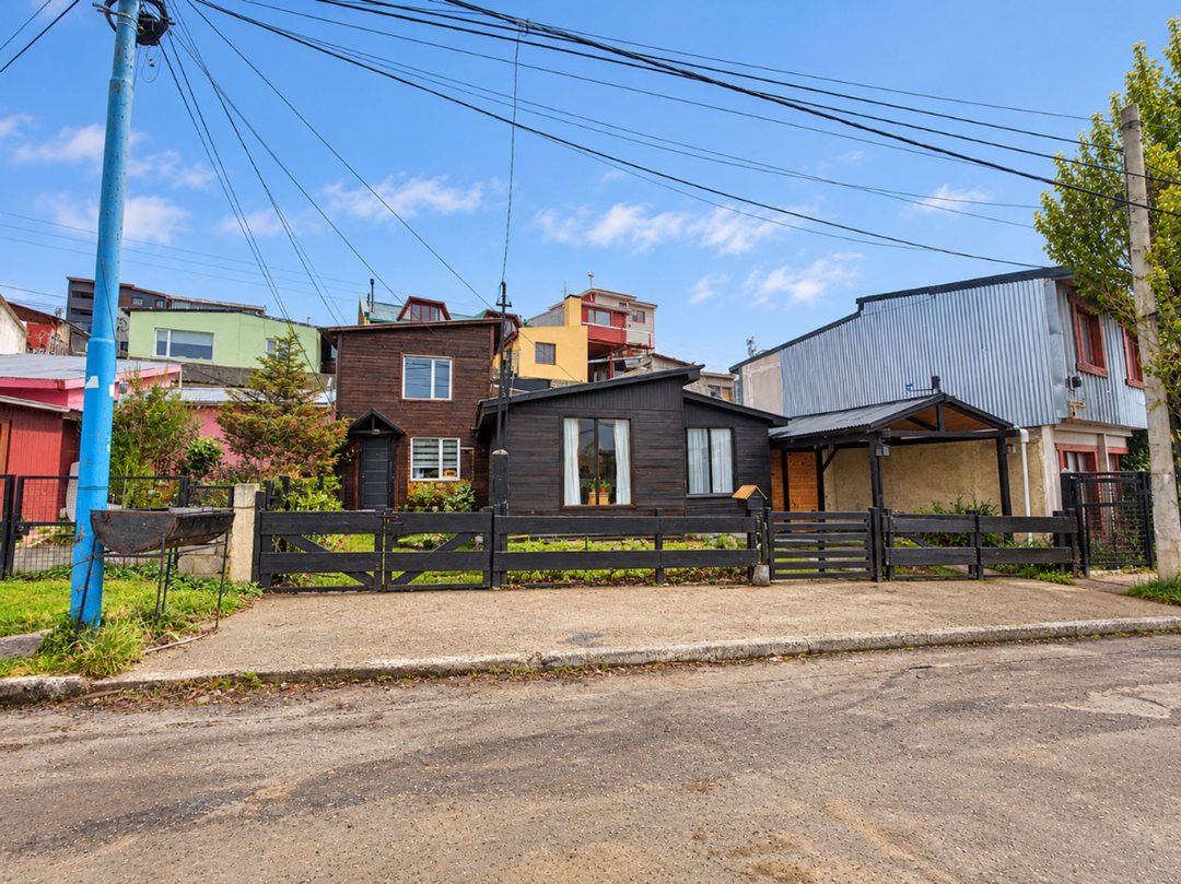 CASA MÁS DEPARTAMENTO  – UBICACION  CENTRICA