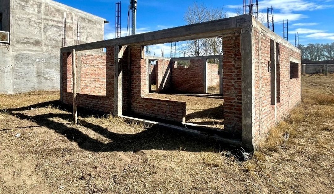 Se vende lote con casa en Gral. Alvear