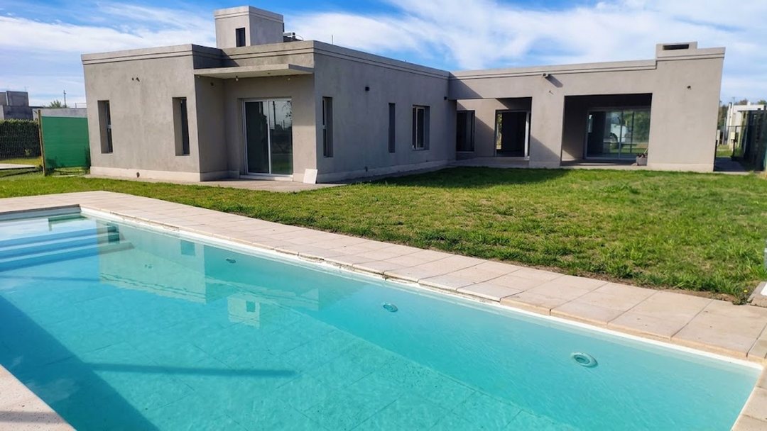 ALQUILER CASA CON PILETA. SAN JUAN DE LOS OLIVOS