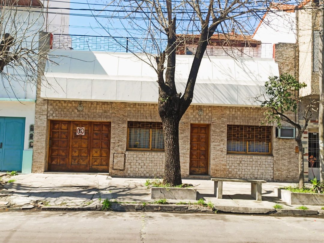 PH AL FRENTE VENTA LANUS CON GARAJE Y TERRAZA