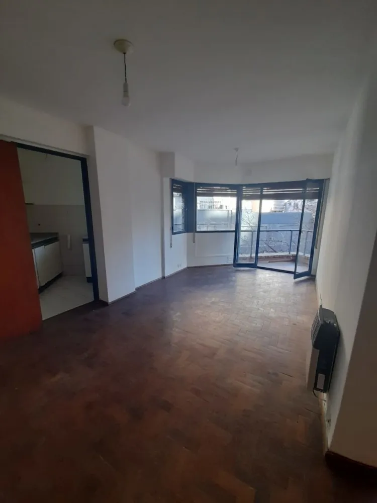 A mts de Pza. España, SE VENDE, 1 dorm con Renta!