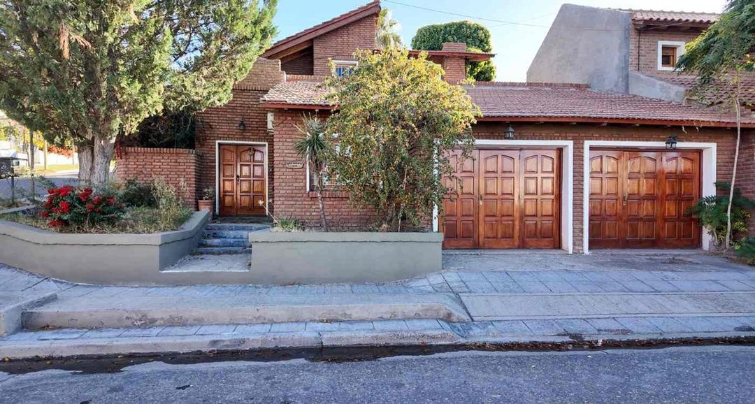 CASA 3 DORMITORIOS + PILETA EN VENTA| FORMOSA 1312