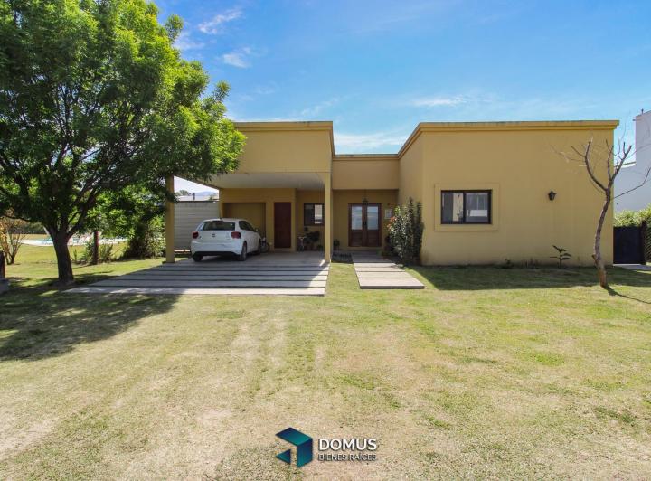 Casa · 218m² · 3 Dormitorios · 2 Cocheras