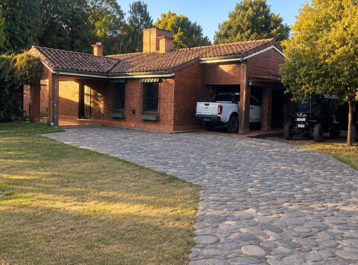 Casa · 240m² · 3 Ambientes · 2 Cocheras