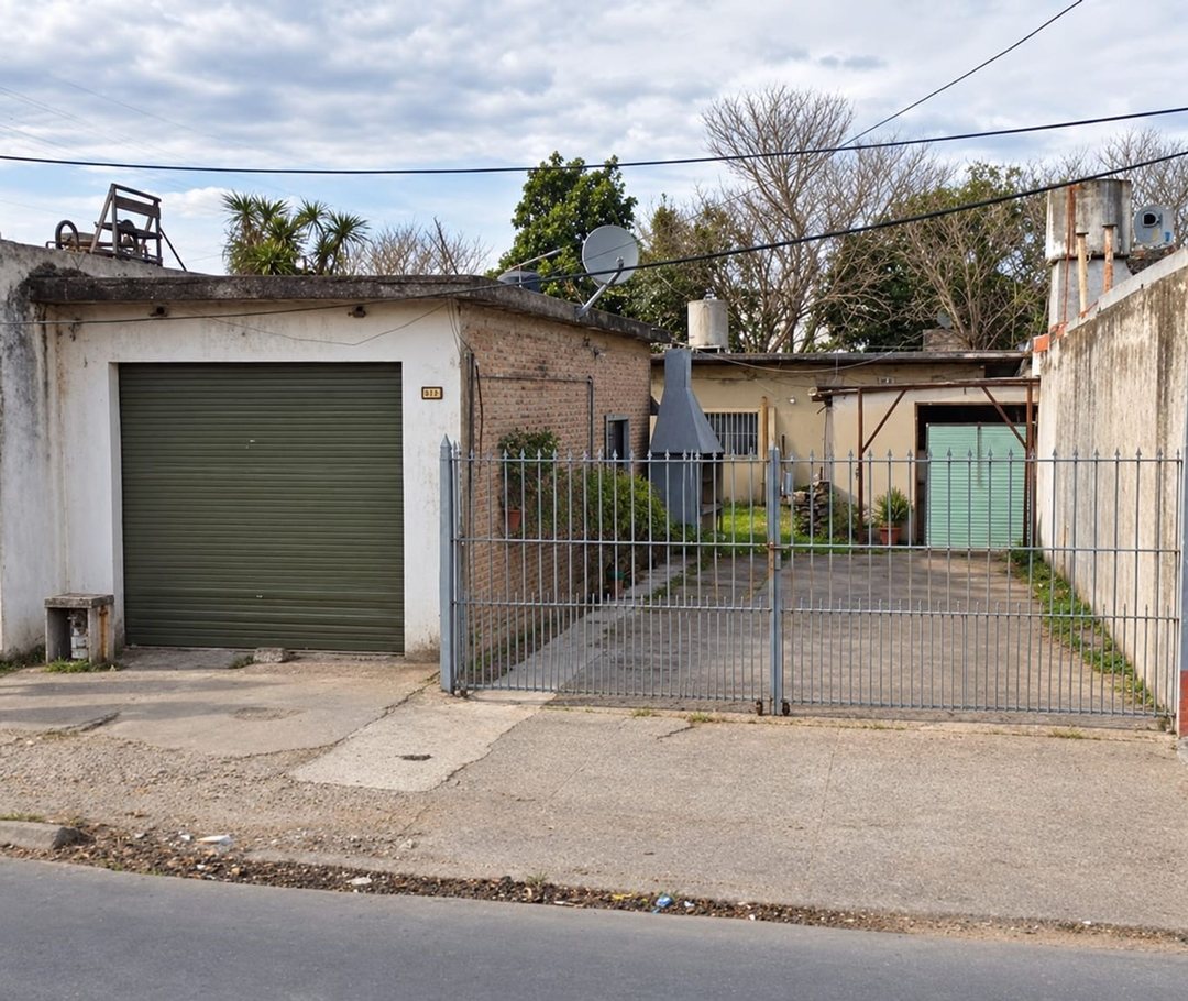 VENTA Casa a REFACCIONAR +LOCAL +GALPON R. CALZADA