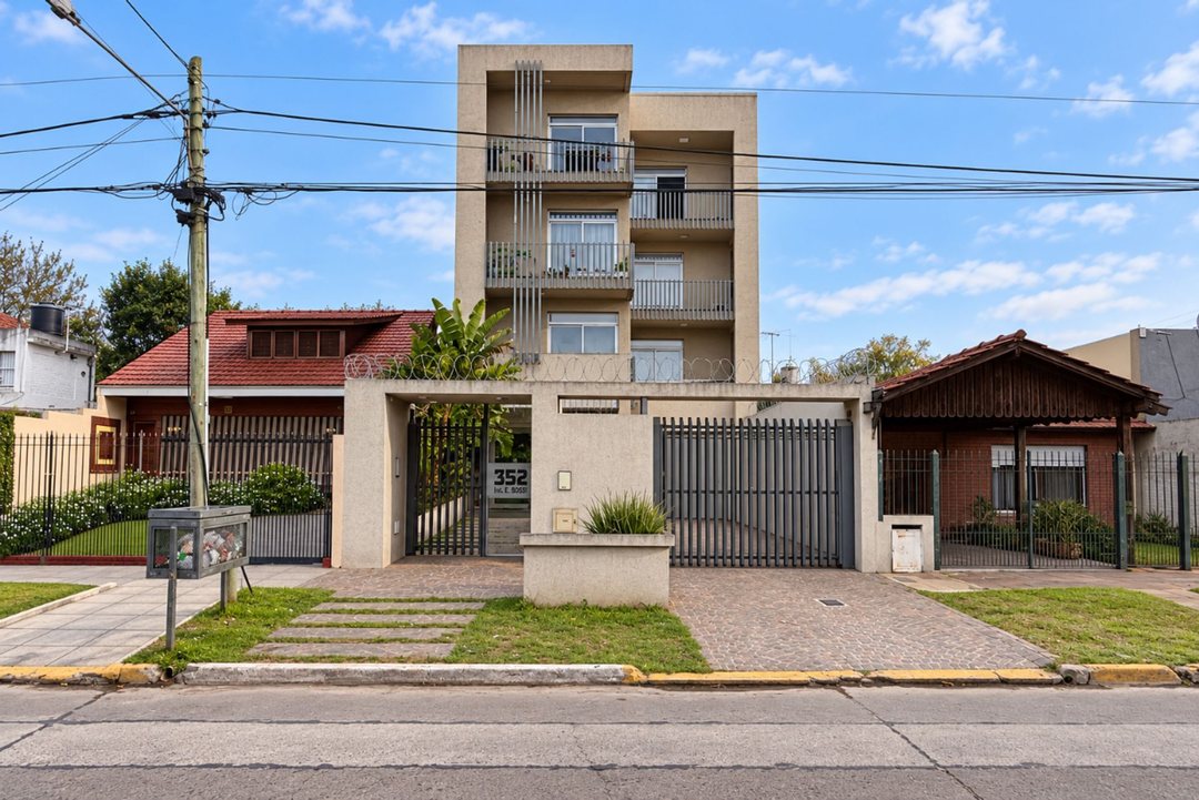 VENTA MONOAMBIENTE CON BALCÓN EN MORENO