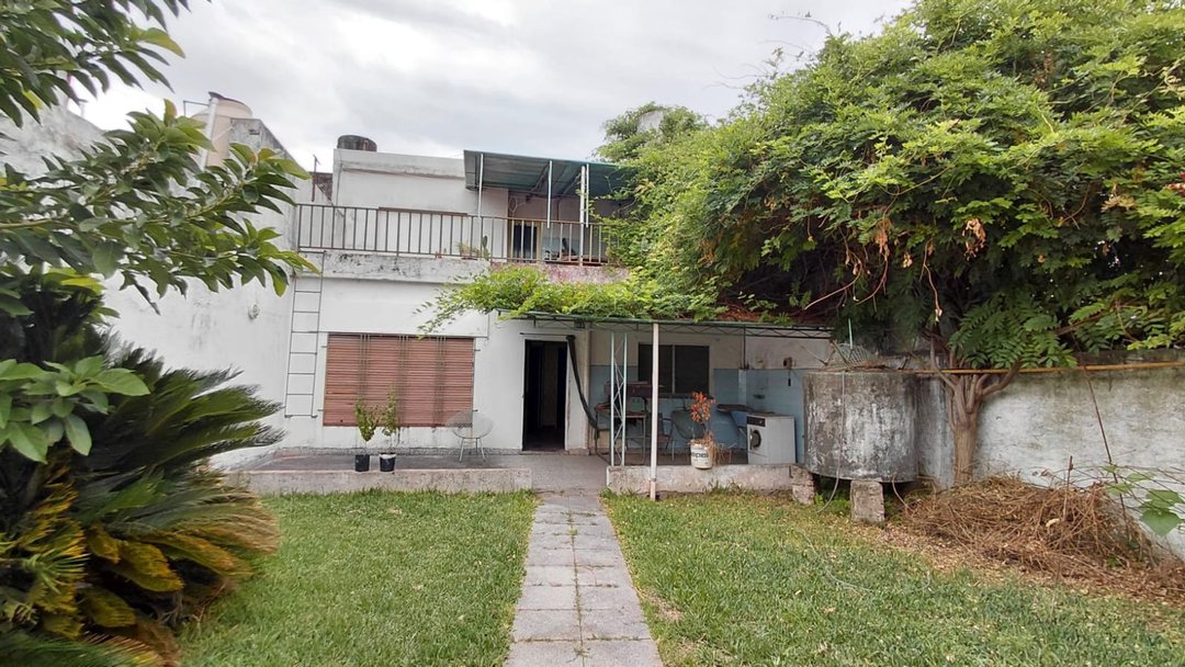 VENTA CASA CIUDADELA 4 AMB.JARDIN-COCH-REFACCIONAR
