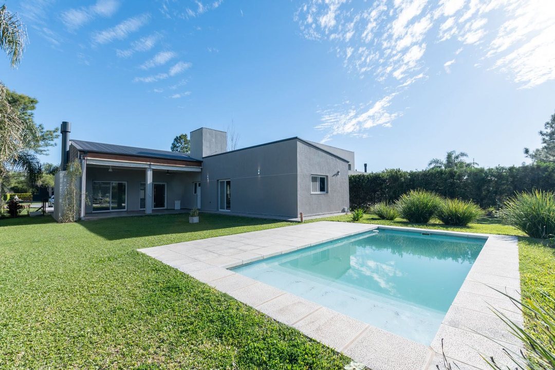 CASA EN VENTA 3 DORMITORIOS AIRES DEL LLANO