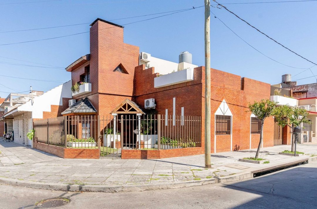 Casa en venta en La Tablada APTO CREDITO