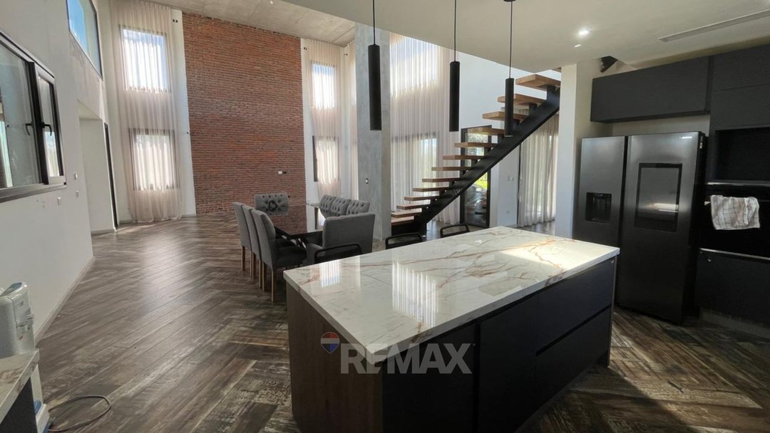 VENTA CASA MODERNA ZELAYA (B.ABIERTO - SIN EXP)