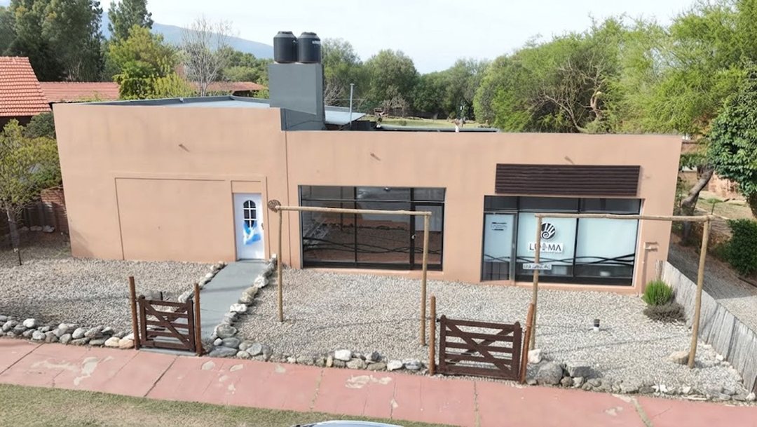 Dos casas+ dos locales + lavadero/garaje cubierto