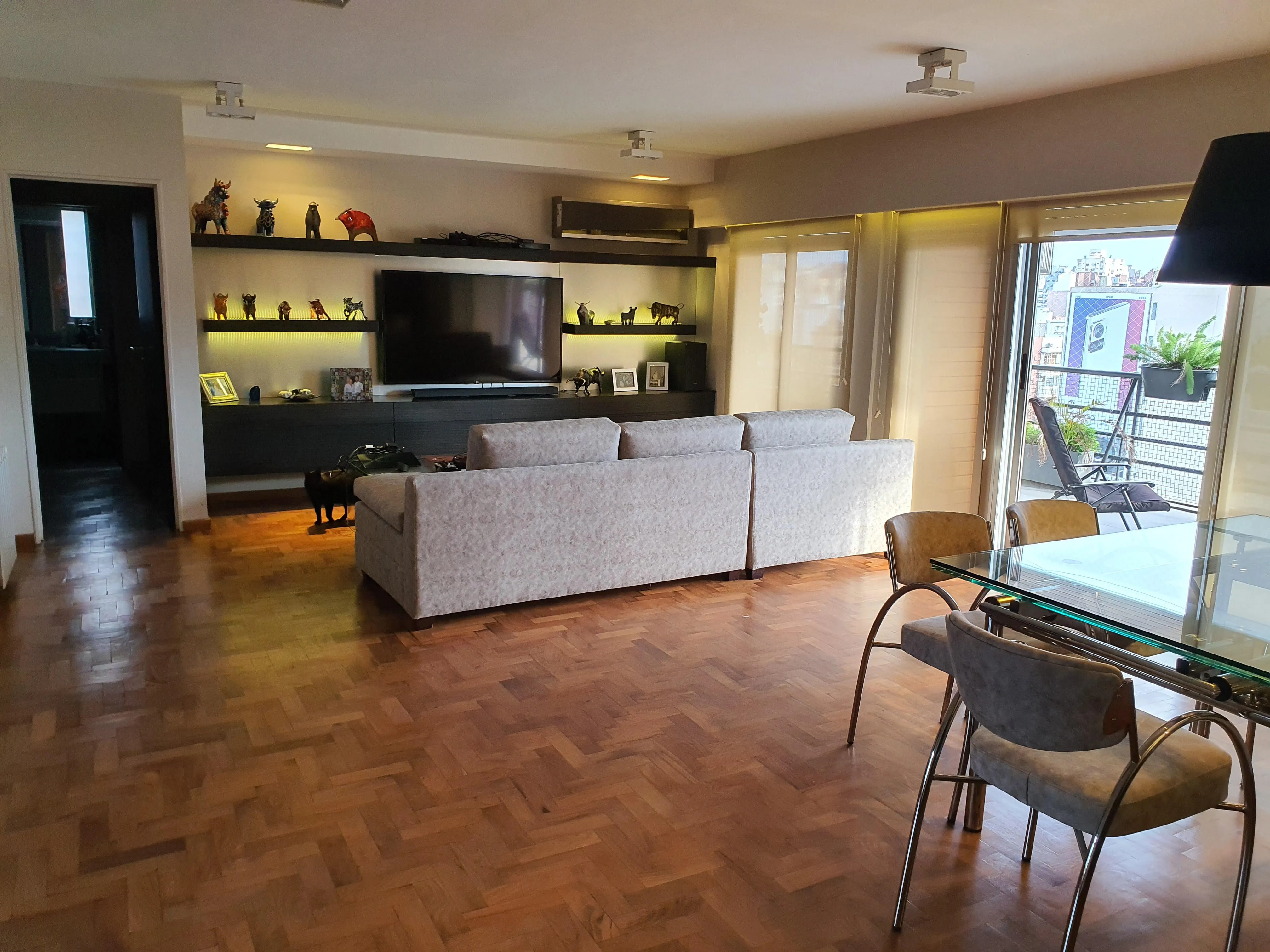 HERMOSO DPTO. EN VENTA/ 2 dormitorios AMOBLADO, APTO CREDITO, (INCLUYE 2 COCHERA...