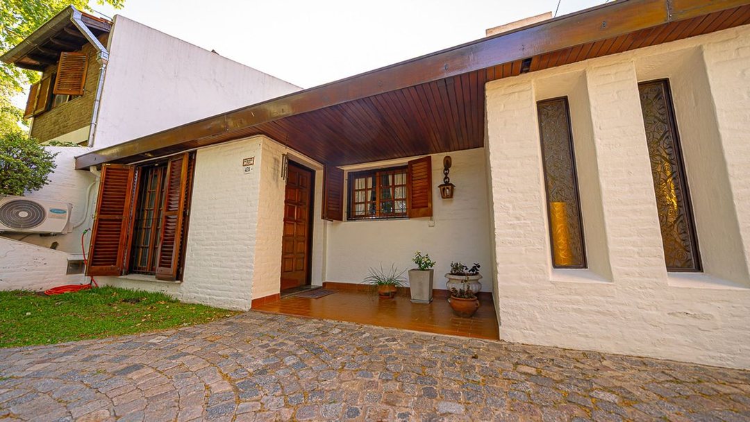 VENTA CASA 4 AMBIENTES EXCELENTE ESTADO