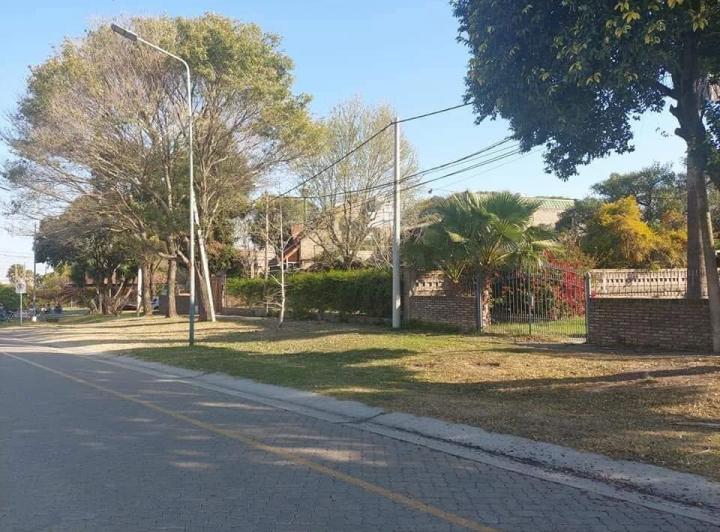 Casa · 250m² · 9 Ambientes · 2 Cocheras