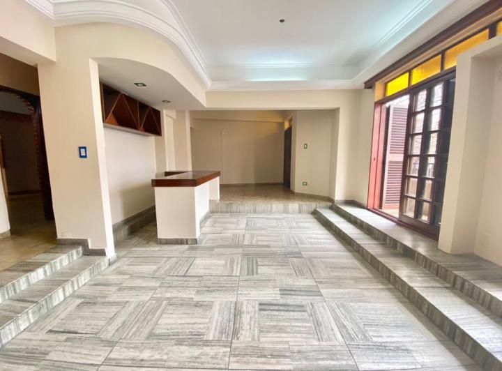 Casa · 250m² · 8 Ambientes