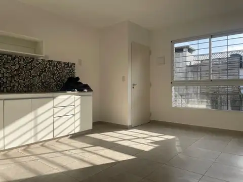 Local en Alquiler en Luis Agote, Rosario