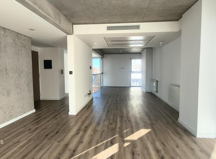 Departamento · 216m² · 6 Ambientes · 1 Cochera