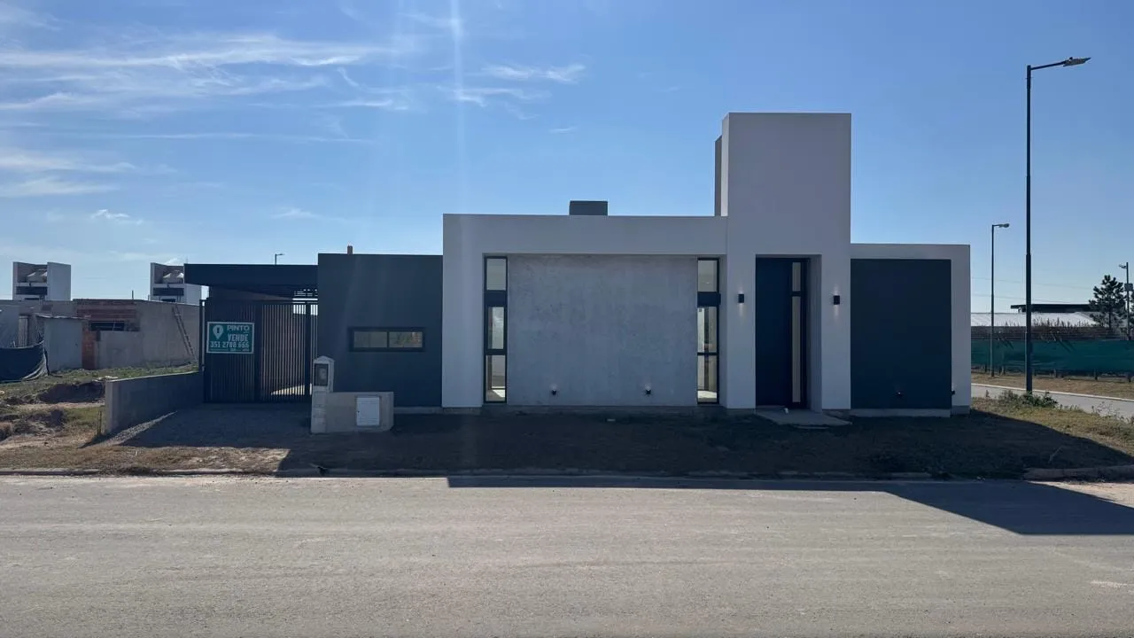 CASA A ESTRENAR EN VENTA RINCONES DE MANANTIALES 2 DORMITORIOS