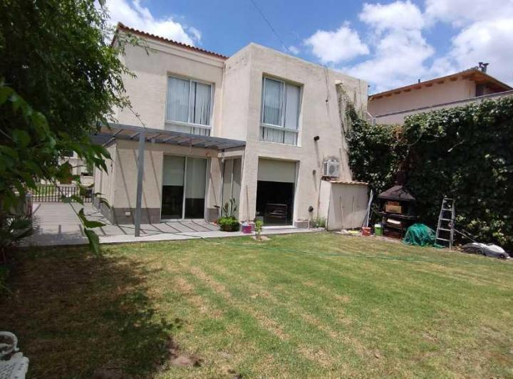 Casa · 160m² · 3 Dormitorios · 2 Cocheras