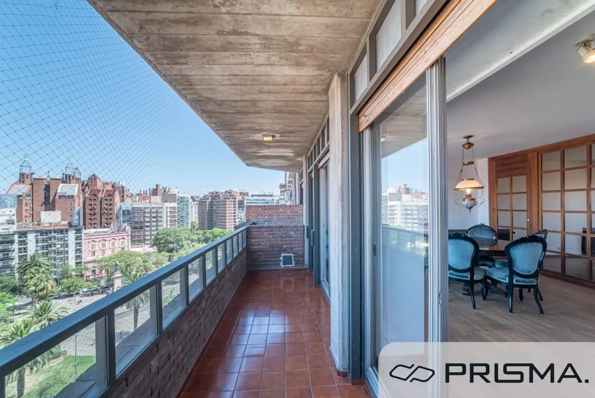 Exclusivo Departamento - 4 dorm - AV. HIPÓLITO YRIGOYEN -