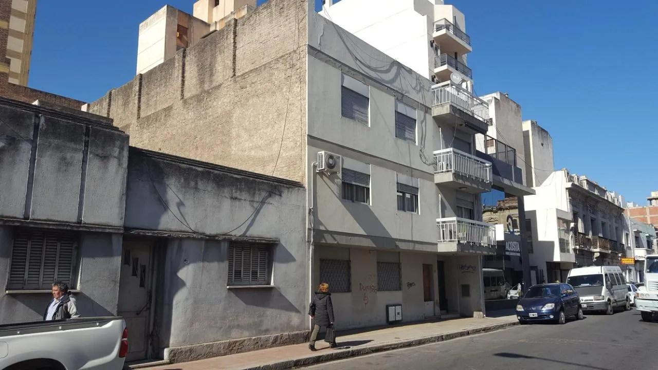 OPORTUNIDAD, INVERSOR!!! CASA 100M2 EN EL CENTRO