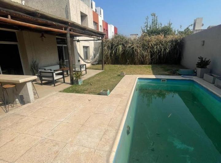 Casa · 270m² · 5 Ambientes · 2 Cocheras