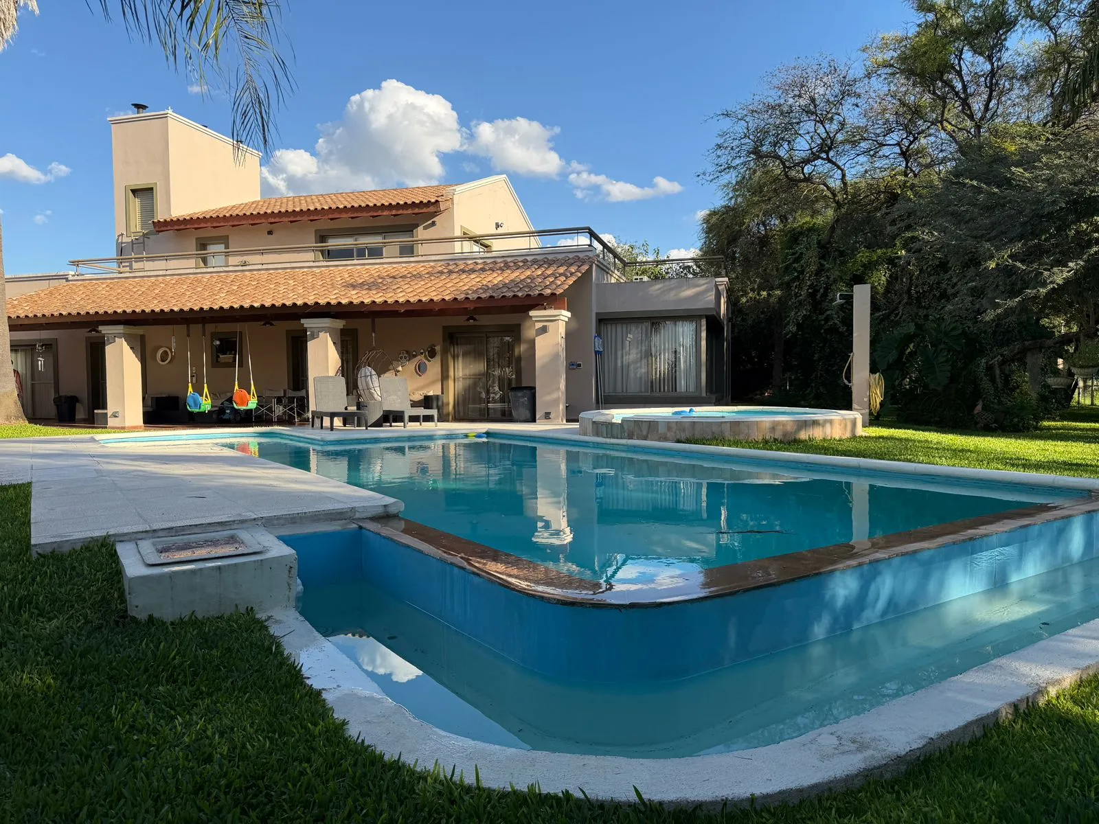 VENDO Casa en El Bosque 5 dorm-cava