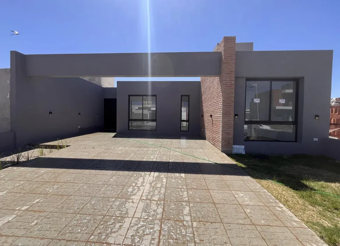 ¡Venta! Exclusiva casa en Rincones de Manantiales - Todo en una sola planta!