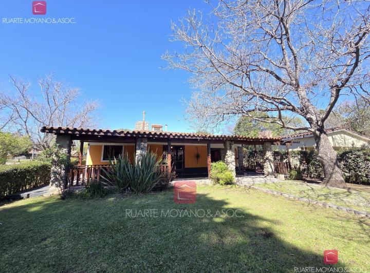 Casa · 800m² · 6 Ambientes · 2 Cocheras