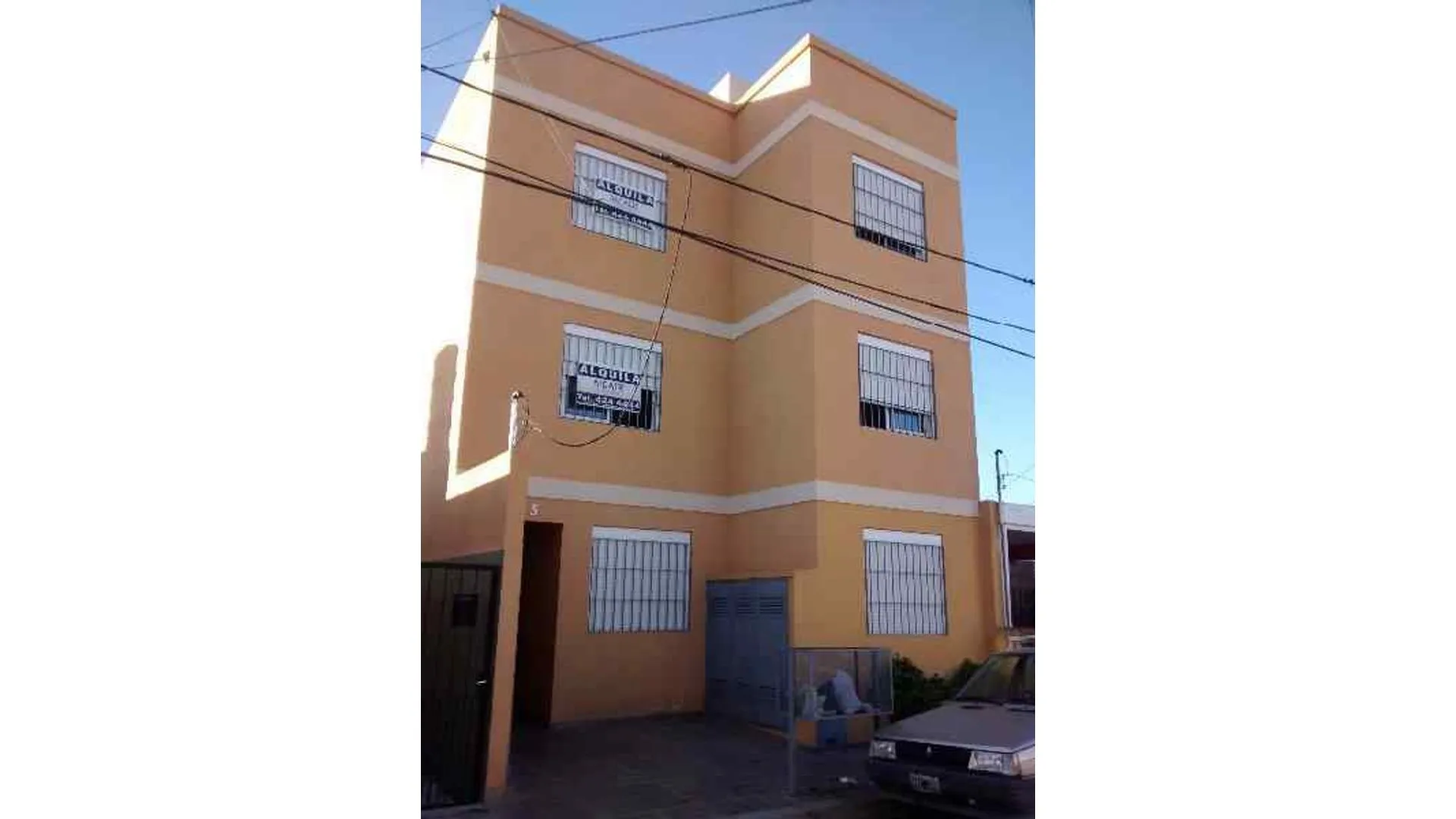AV. V. SARSFIELD 3000 /1 DOR/PATIO  PXMO UNIVERSIDAD