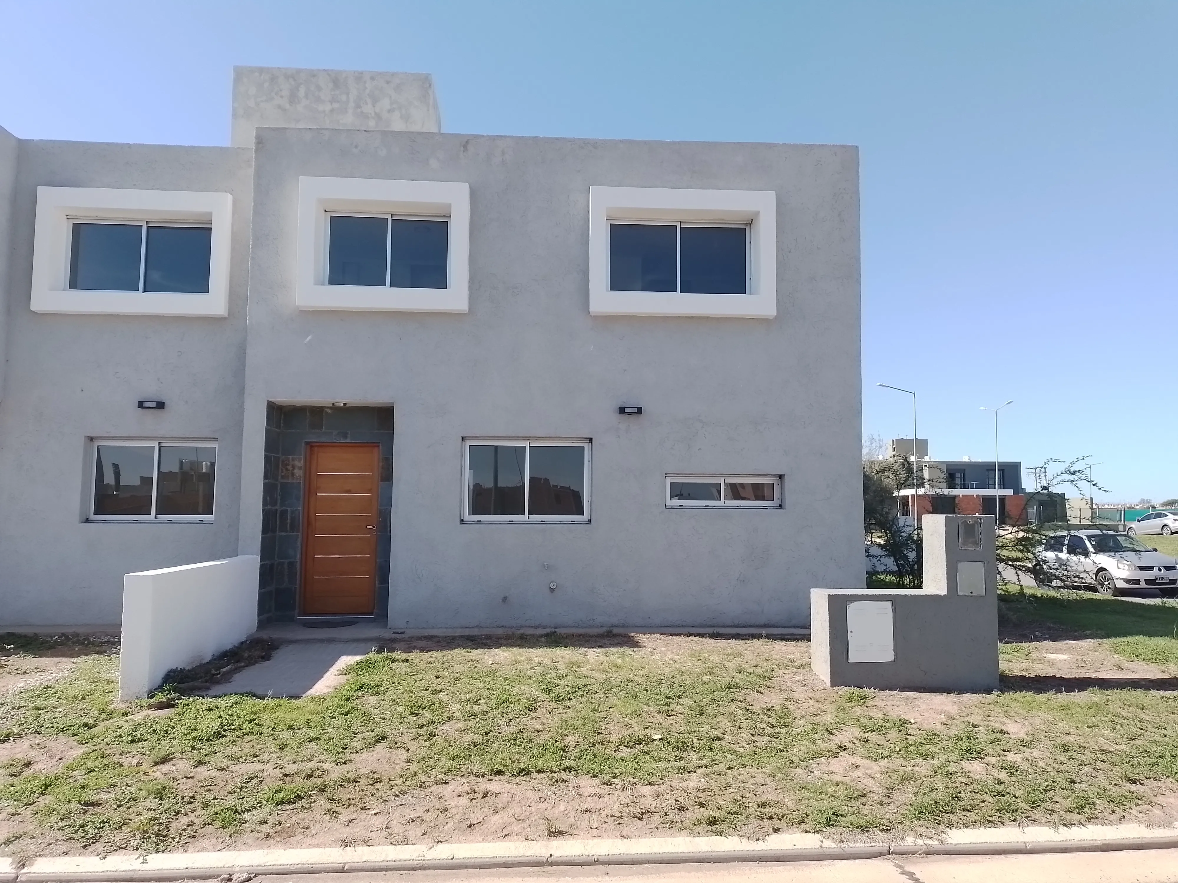 ALQUILO DUPLEX SAN IGNACIO VILLAGE
