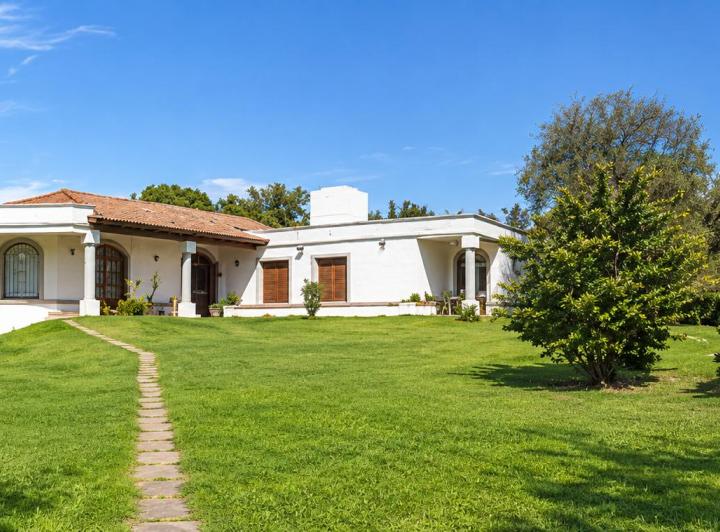 Casa · 250m² · 4 Dormitorios · 1 Cochera