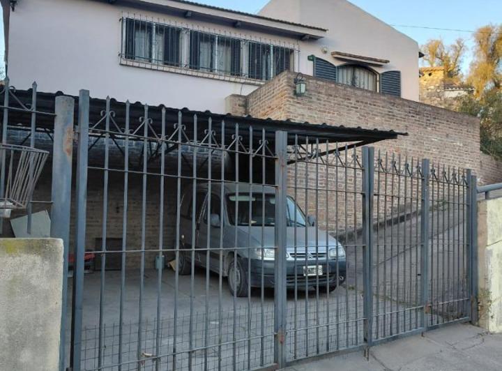 Casa · 145m² · 4 Ambientes · 2 Cocheras