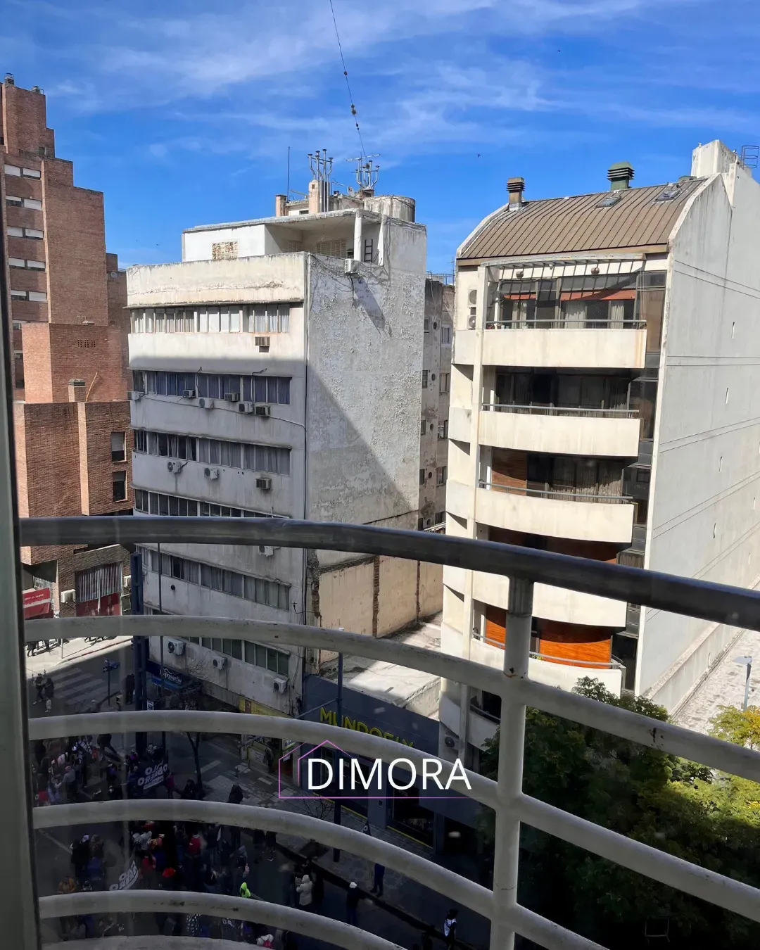 Departamento en VENTA en Av. Emilio Olmos. ¡Excelente ubicación, 3 dormitorios!