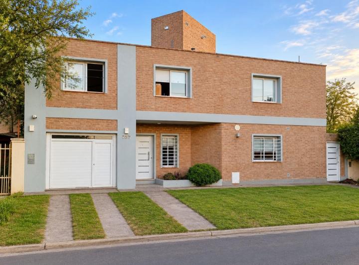 Casa · 150m² · 5 Ambientes · 1 Cochera
